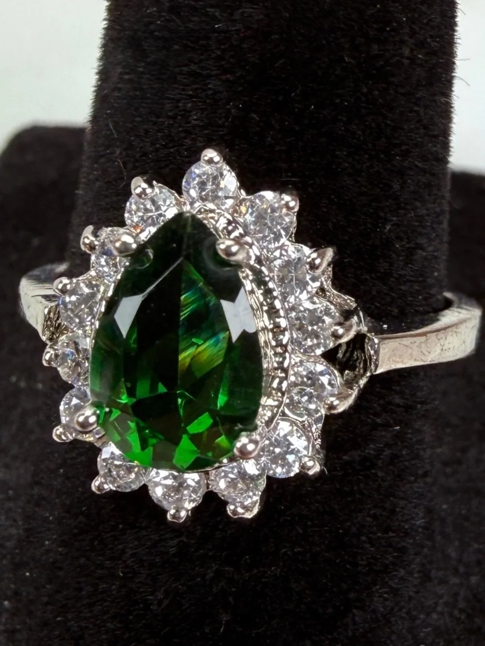 Pretty Silvertone green cz holiday bling size 8 ring
